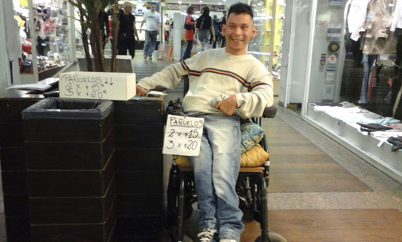 Una silla para José: el muchacho de 38 años con parálisis cerebral