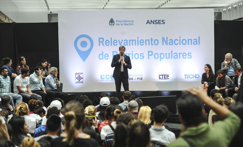 El gobierno recibió a organizaciones de desocupados y anunció ampliar la AUH