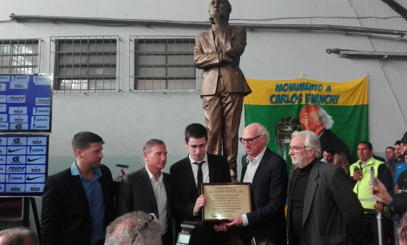 Boca: se descubrió una estatua en honor a Carlos Bianchi