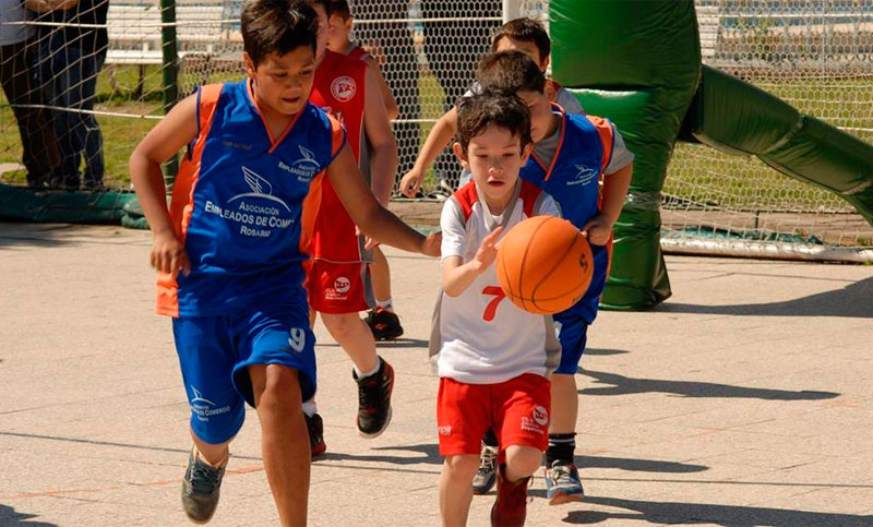 Jornada de básquet infantil en Empleados de Comercio