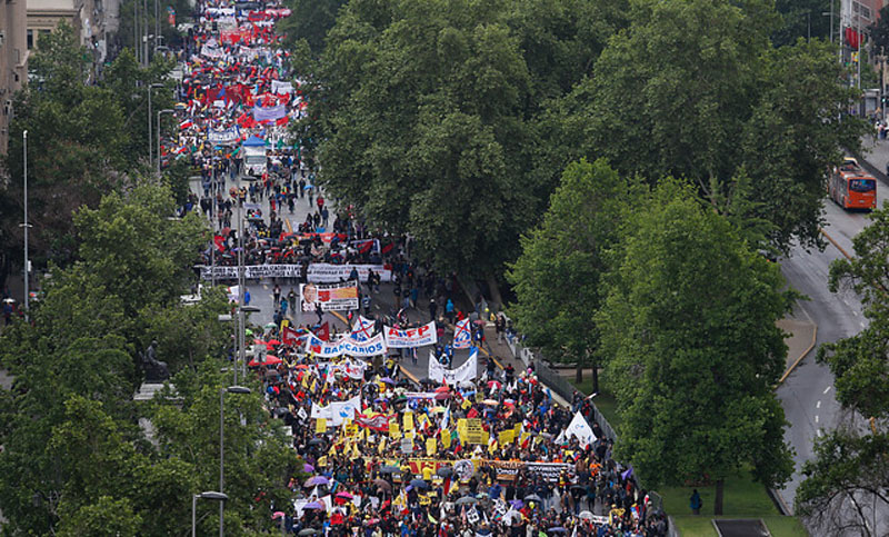 Chile: multitudinaria marcha contra el sistema privado de pensiones