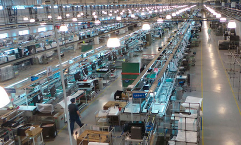 La baja de aranceles en la importación enciende las alarmas en las fábricas de computadoras