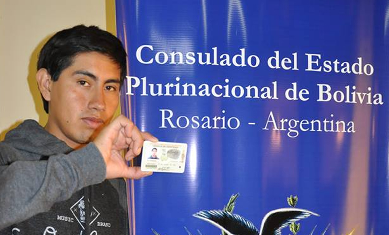 Consulado de Bolivia entrega cédulas de identidad a sus ciudadanos en Rosario