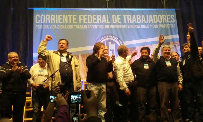 La corriente federal de trabajadores criticó a la CGT y reclamó un paro nacional