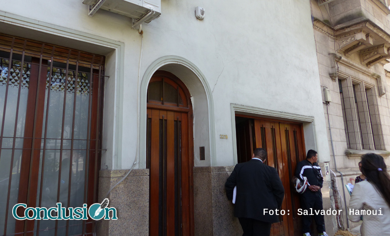 Se entregó una joven acusada de matar a su ex pareja de varios balazos