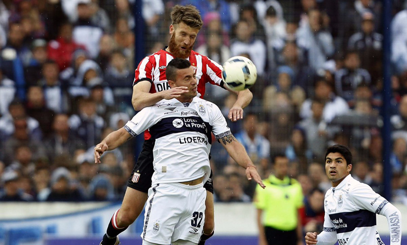 Gimnasia y Estudiantes, protagonistas de un pálido 0 a 0 en el Bosque