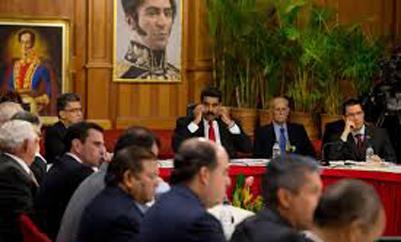 Concluyó la primera reunión entre la oposición y el gobierno de Venezuela