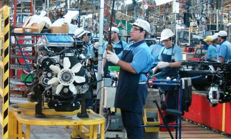 La actividad industrial cayó 7,3% en septiembre, según el Indec