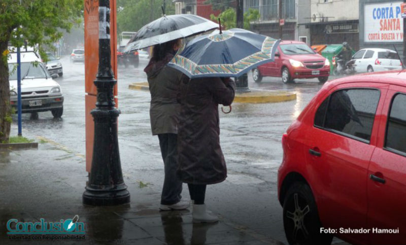 Rosario no sufrió graves consecuencias por la tormenta pero continúa el alerta