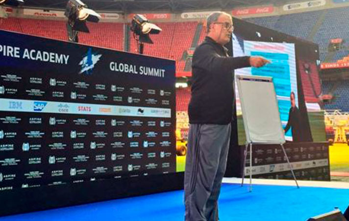 Bielsa: «La gambeta es la verdadera estrella del fútbol»