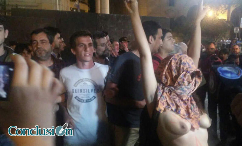Se produjeron disturbios frente a la Catedral de Rosario