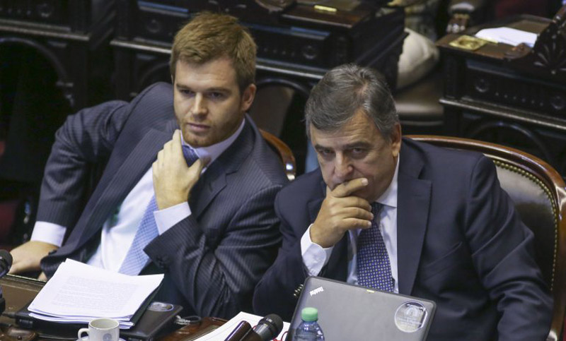 El oficialismo dice que el gobierno eliminará ganancias de manera progresiva
