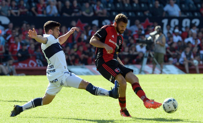Newell’s está golpeado, pero se levanta y da pelea