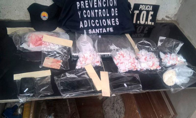 Varios detenidos y secuestro de estupefacientes en control policial