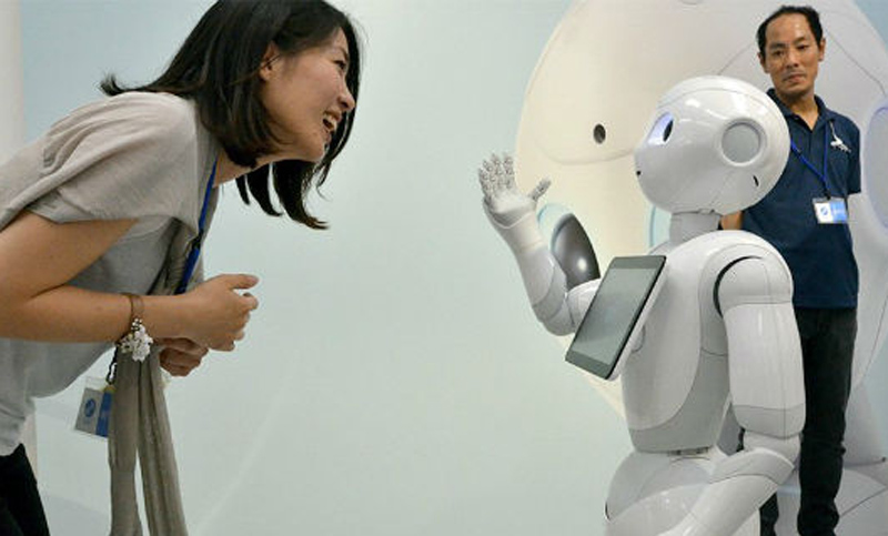Los robots japoneses mantienen conversaciones con los humanos