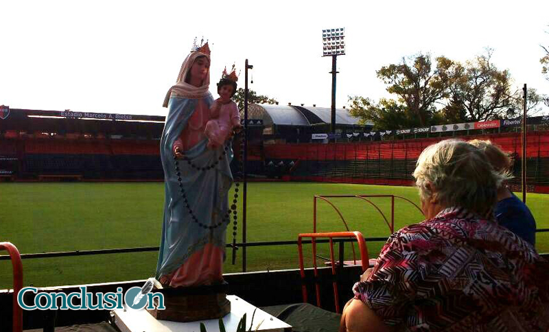La Virgen del Rosario de San Nicolás llegó al Coloso Marcelo Bielsa
