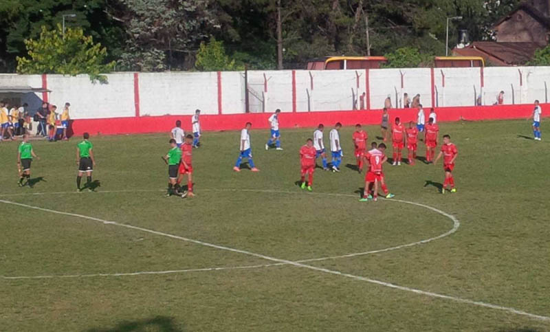 Argentino perdió, sumó su tercera derrota al hilo y se aleja de la punta