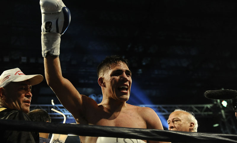 El argentino Brian Castaño es el nuevo campeón mundial superwelter