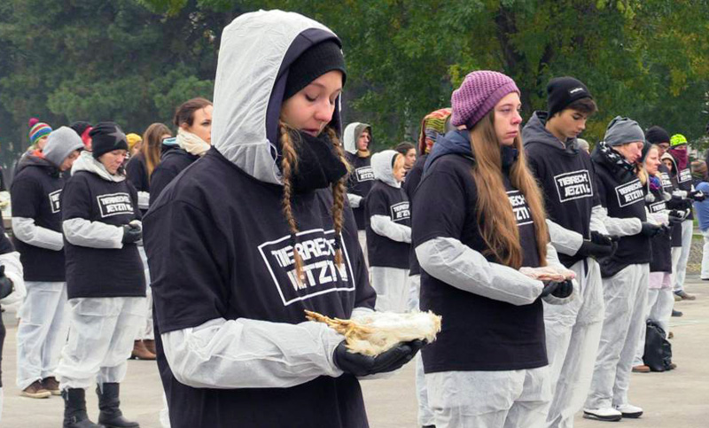 Al menos 650 personas se manifestaron con animales muertos en brazos