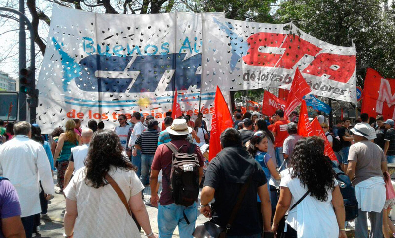 Acto y movilización de la CTA sumó una multitud de manifestantes en la Plaza de Mayo
