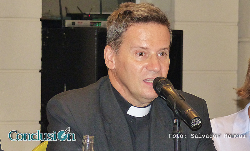 Cardarelli dijo que abrir los domingos no resuelve el problema de la recesión