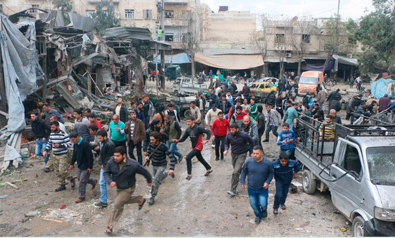 Cientos de civiles huyen de Alepo hacia zonas controladas por el régimen