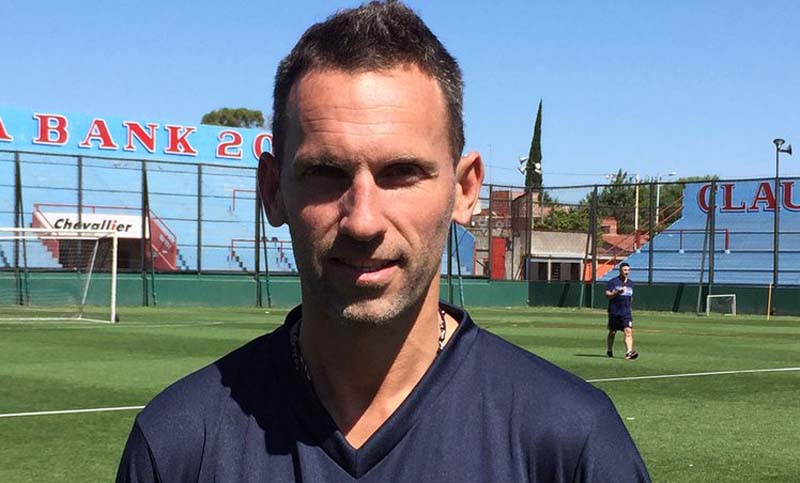 Lucas Bernardi fue presentado oficialmente como DT de Arsenal