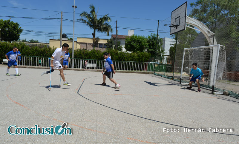 La selección de fútbol de amputados estuvo en Empleados de Comercio