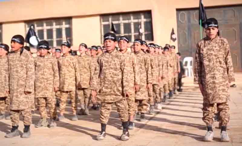El ISIS se vale de niños de nueve  años y más para la guerra