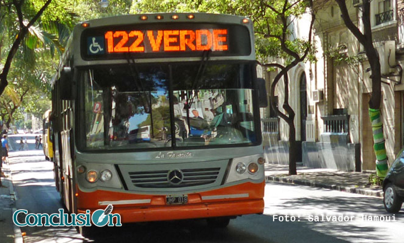 Amenazan a un colectivero con una picana  y le roban todo