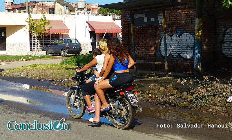 Motociclistas en Rosario y la carencia de educación, control y sanción