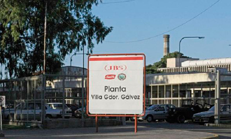 Gremio de la carne, en alerta por despidos en el Swift de Villa Gobernador Gálvez