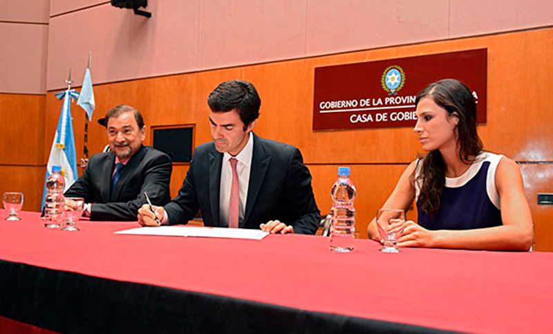 Urtubey promulgó la ley de paridad de género en Salta