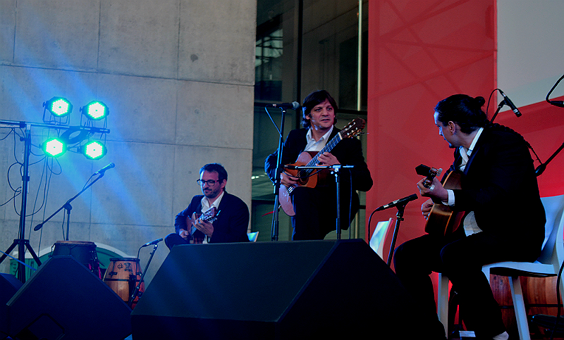Una noche con mucha música y cine frente al mar