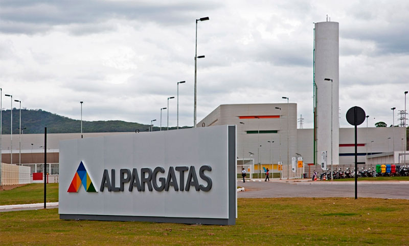 Alpargatas cierra dos de sus plantas por la avalancha de importaciones