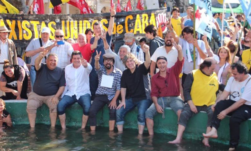 Echaron a Boudou, D’ Elía y Mariotto del acto y mojaron las “patas” en la plaza