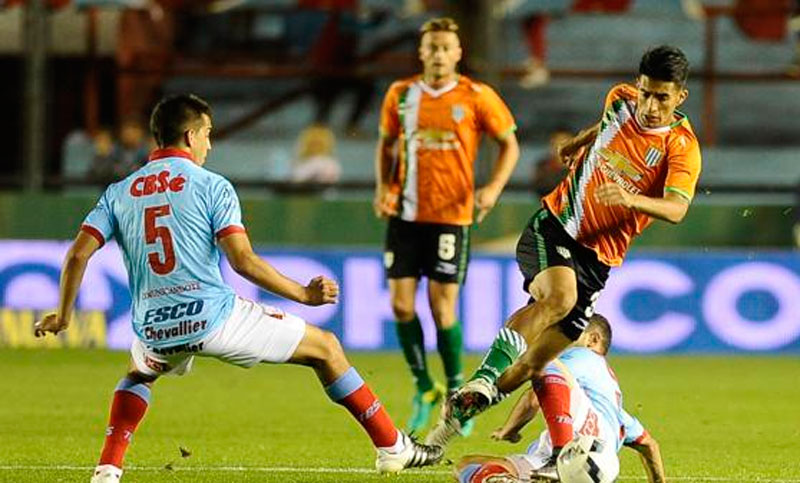 Bernardi debutó en Arsenal con una ruidosa caída ante Banfield