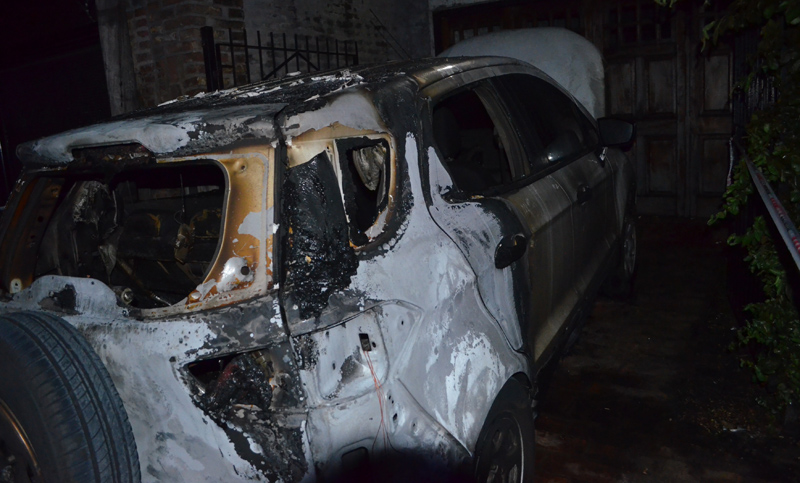 Incendiaron el auto de la periodista sanlorencina Gloria de los Ríos