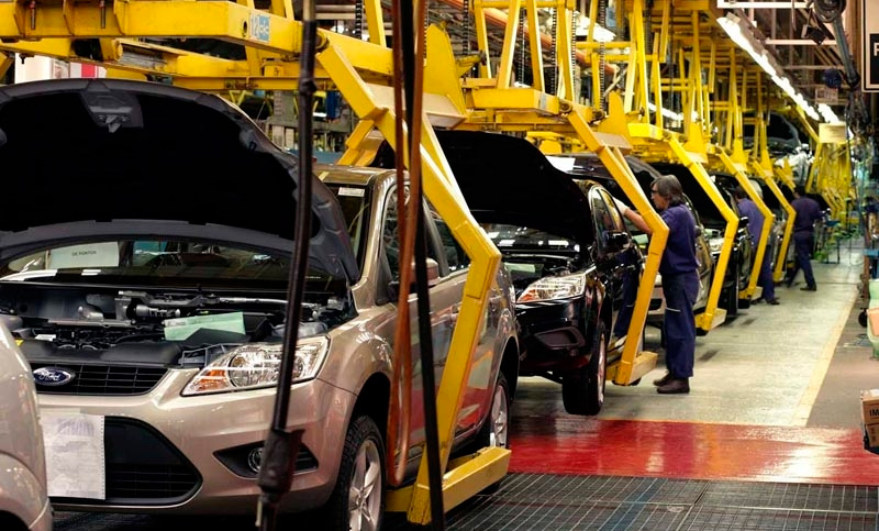 Sin recuperación a la vista, la industria se desplomó un 5,7%