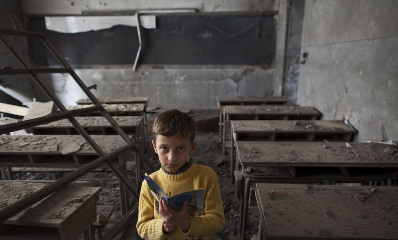 Denuncian bombardeos contra chicos en escuelas y hospitales de Siria