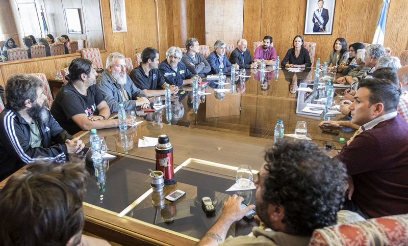 El gobierno, cerca de un acuerdo con movimientos sociales por el bono