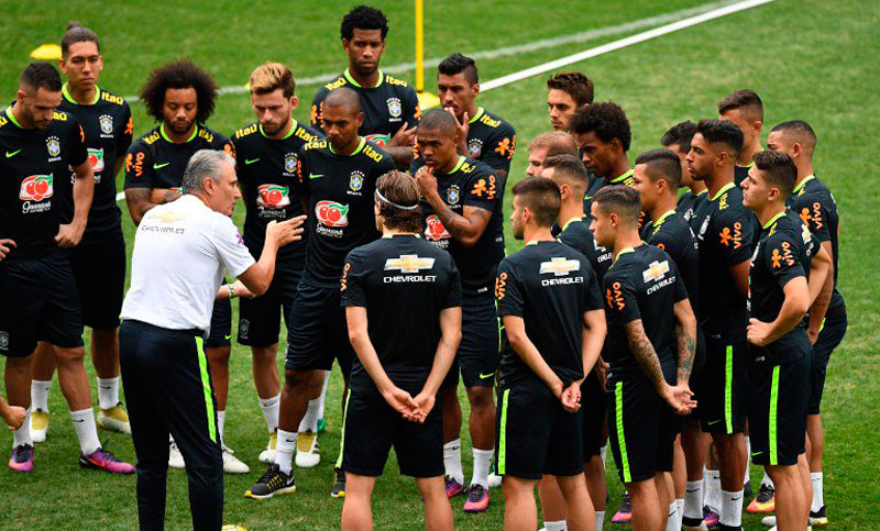 Brasil: Neymar entrenó por primera vez de cara al partido del jueves