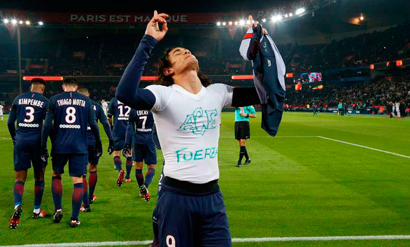 El uruguayo Cavani le dedicó un gol a Chapecoense