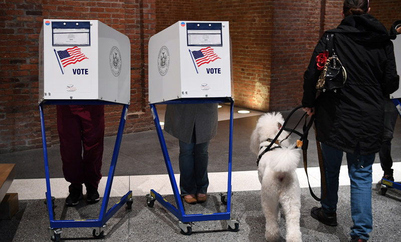 En los centros de votación, crece la expectativa sobre quién será el presidente de EE.UU