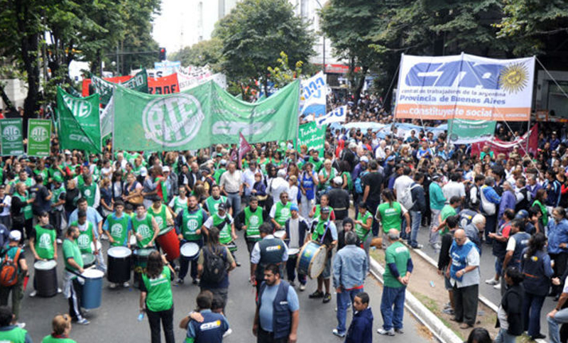 La Justicia ordenó al Gobierno porteño suspender descuentos a docentes que pararon