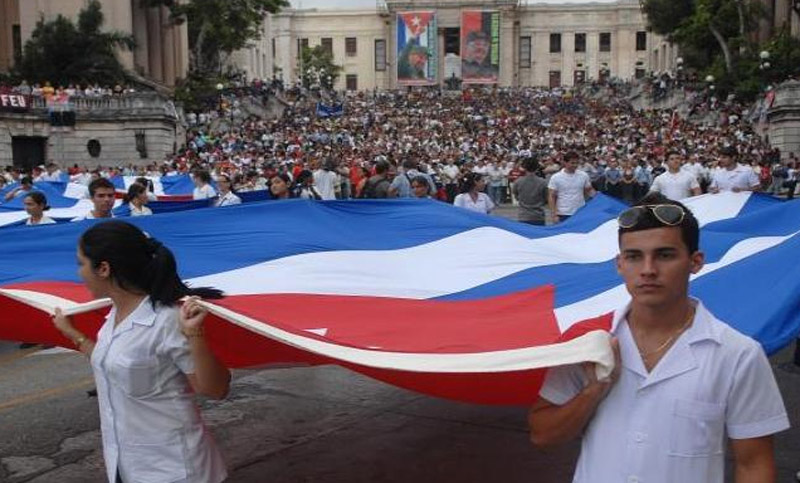 Cientos de miles de cubanos rindieron tributo a Fidel en la Plaza de la Revolución