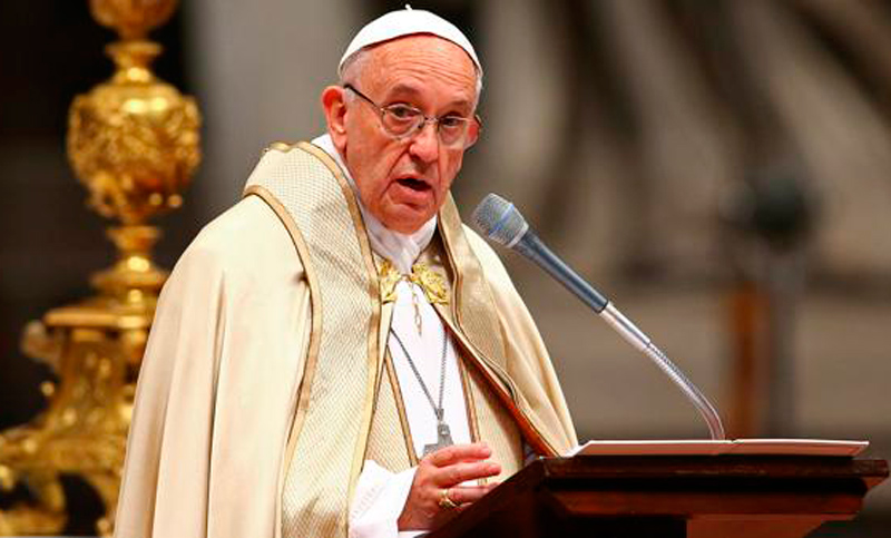El Papa mostró su profundo dolor por el accidente aéreo en Colombia