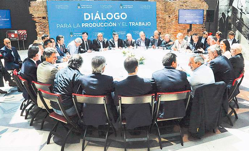 Calman fin de año con más ayuda social y un pacto antidespidos