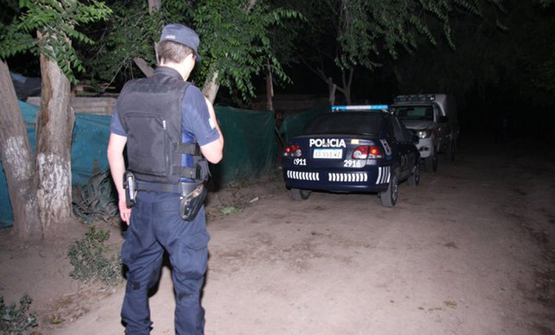 Mujer asesinada de un balazo en el abdomen por su pareja