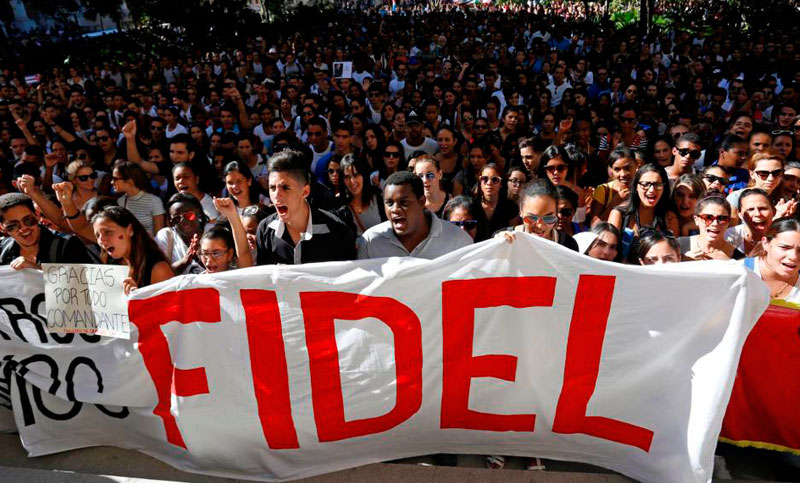 Continúa la multitudinaria despedida a Fidel Castro